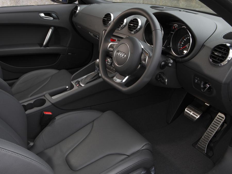 Интерьер Audi TT Coupe (8J) 2006 года  (AU) (фото 4 из 7)